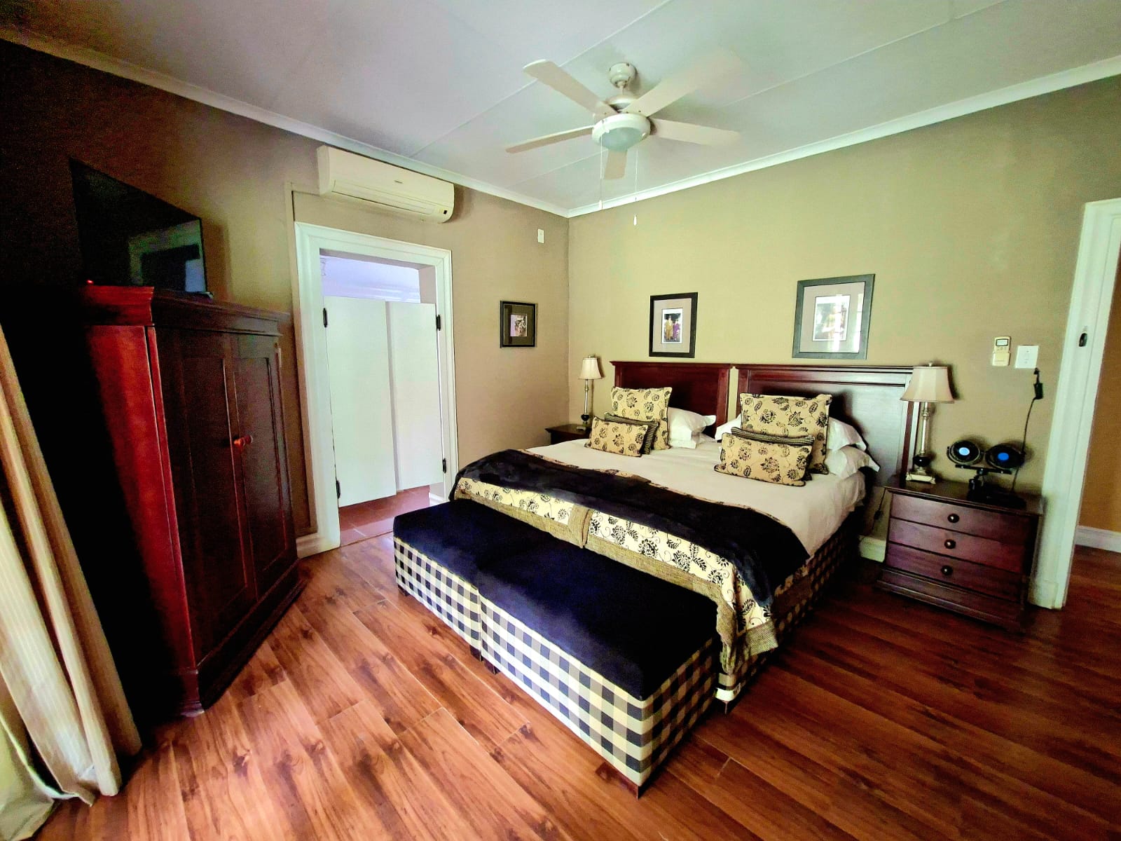 Bedroom in the Dandelion Suite
