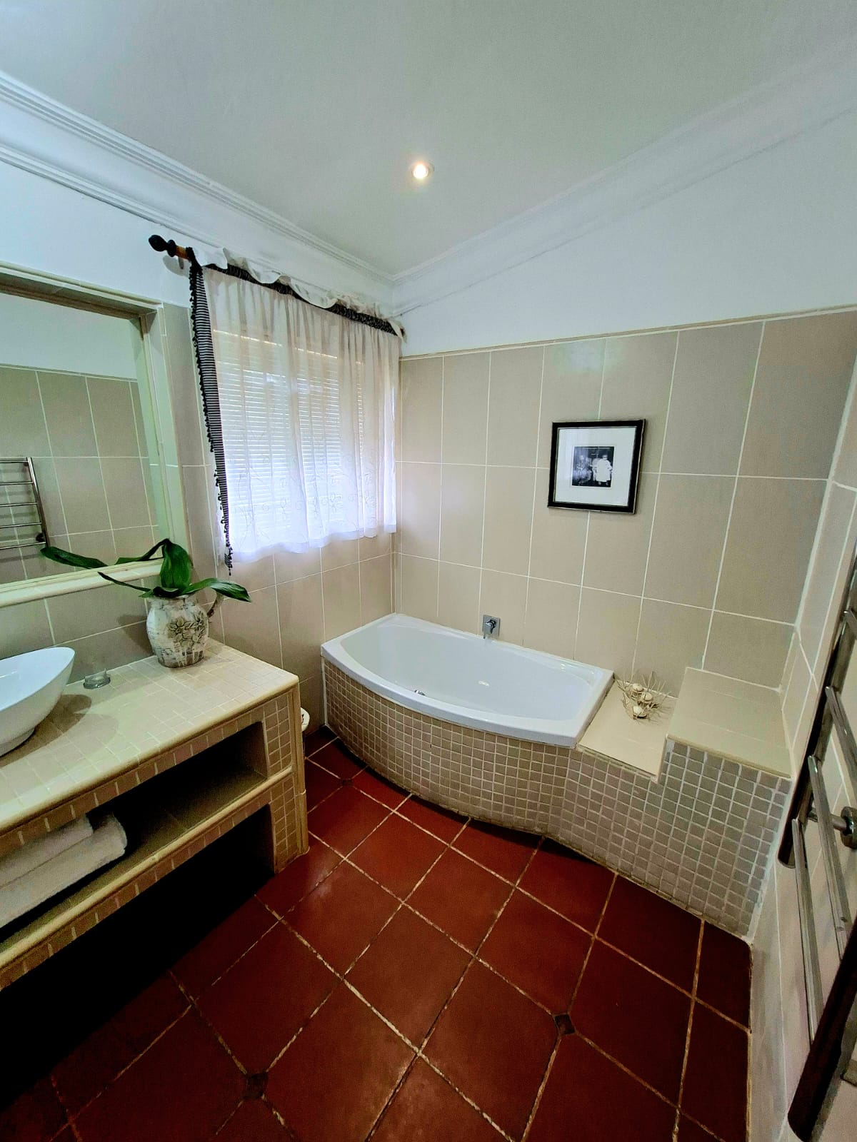 Bath in the Rosemary Suite bathroom