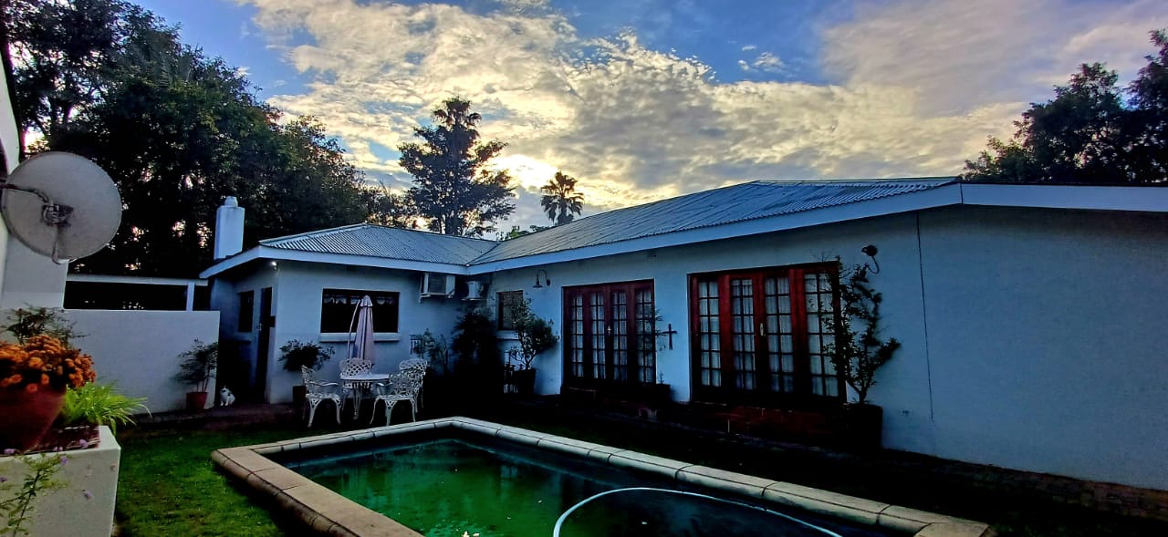 Pool courtyard at the lodge